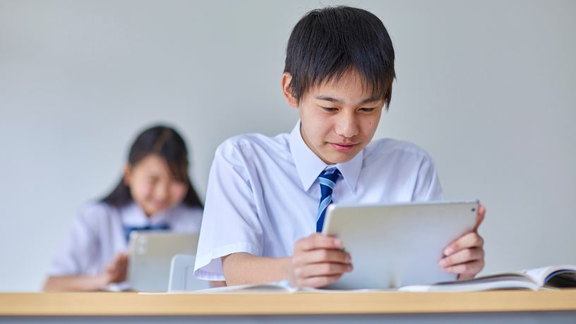 Da sala de aula ao ensino digital: Sérgio Bento De Araújo mostra como a IA está transformando a personalização do aprendizado em larga escala.