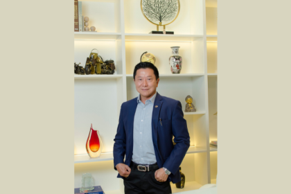 A participação em congressos internacionais eleva o padrão da cirurgia plástica e atualiza práticas, explica Milton Seigi Hayashi.