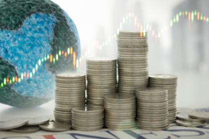 Kelsem Ricardo Rios Lima explica como inflação, juros e câmbio influenciam seu bolso e como dominar esses fatores no dia a dia.