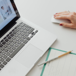 Prefeitura investe em tecnologia e entrega notebooks para médicos da atenção básica e transforma o atendimento em saúde