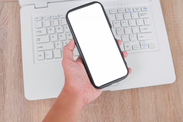 Tecnologia esquecida nos celulares ainda resiste em nichos estratégicos do mercado