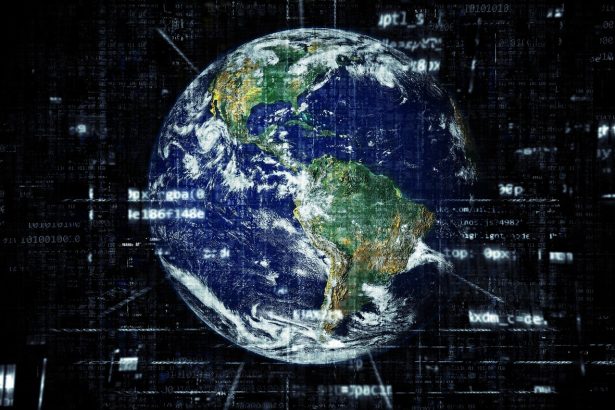 Ilustração digital do planeta Terra envolto por conexões de rede e fluxos de dados.